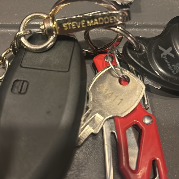 Black men’s/unisex Steve Madden bi-fold wallet, gold keychain great quality - Picture 5 of 7